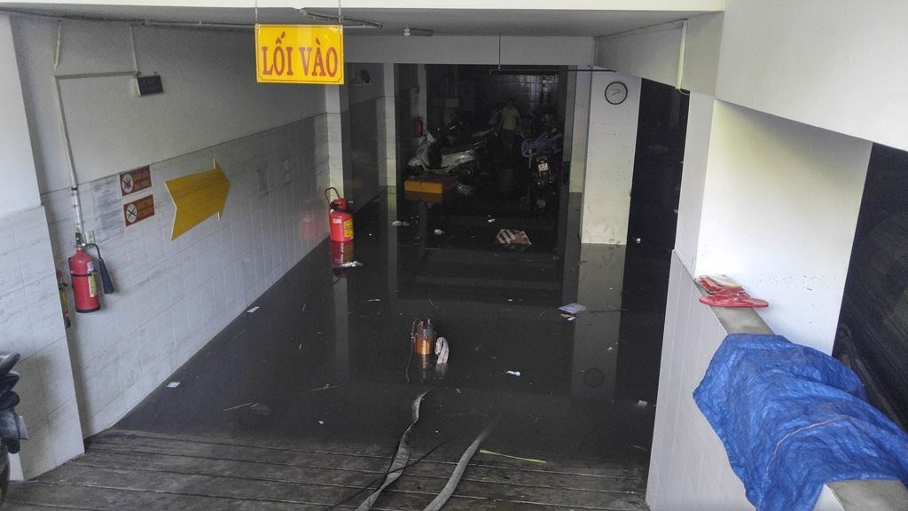 Tầng hầm nhiều tòa nhà biến thành... hồ nước thối - 1 5-1472285303970