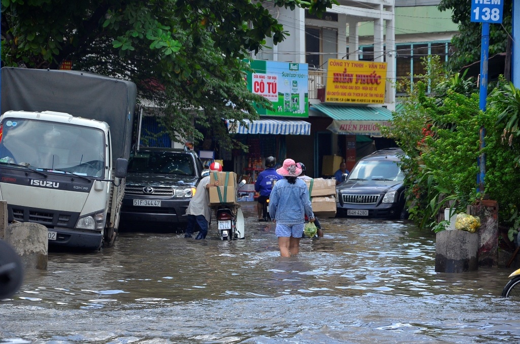 Nhiều con hẻm cũng ngập khá sâu