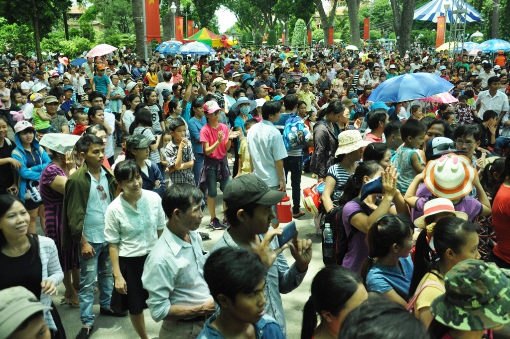 Thảo Cầm Viên Sài Gòn cũng đông không kém