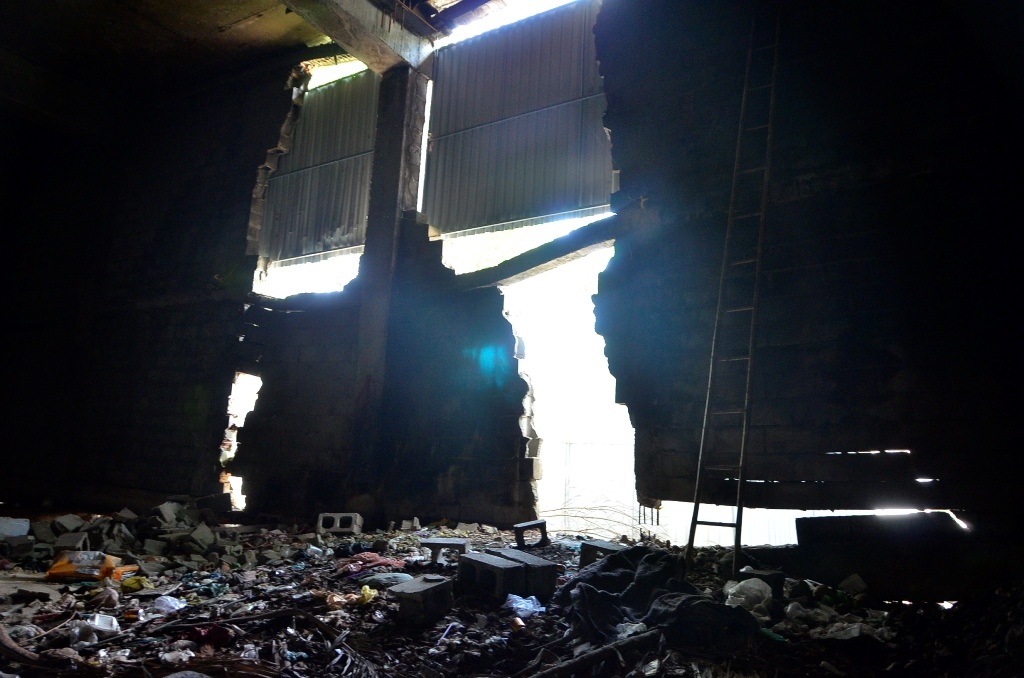 Nhiều người lưu thông qua đây không khỏi rùng mình với vết nứt khủng