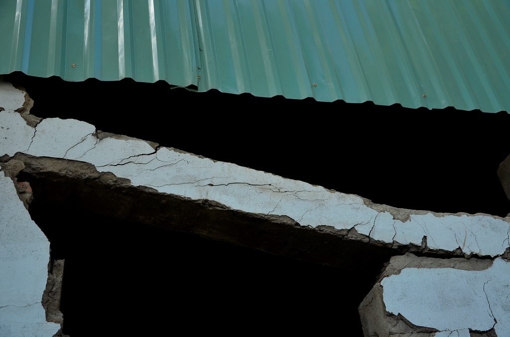 Thanh ngang bị gãy rời