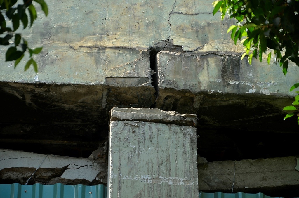 Mố cầu bị hở khoảng lớn