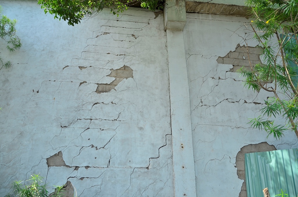 Các vết nứt có dấu hiệu lan rộng