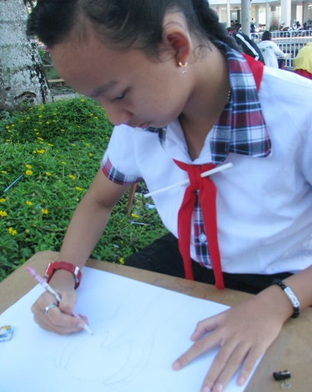 Học sinh sôi nổi thi vẽ tranh đón Tết Trung thu - 4