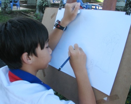 
Cẩn thận tỷ mỷ từng nét vẽ các hình ảnh với một sự đầu tư rất công phu.
