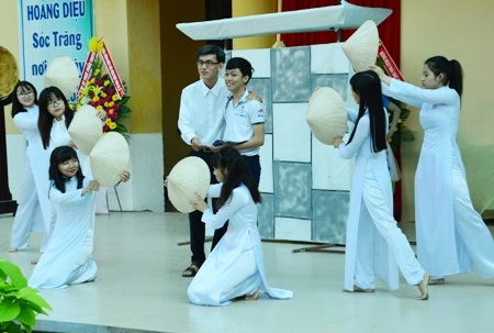 Một tiết mục văn nghệ chào mừng.