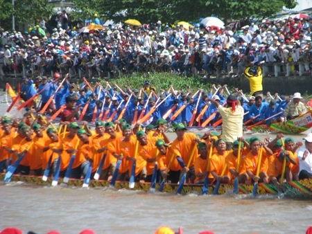 Hấp dẫn giải đua ghe Ngo đồng bào Khmer Nam Bộ - 7