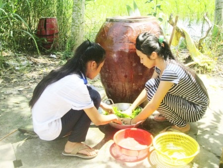 Nữ sinh nghèo không có nhà ở, được bầu là "Thủ lĩnh phong trào học tập" - 4 Tương lai của hai chị em Ngân- Út không biết rồi sẽ ra sao khi hoàn cảnh của hai em rất khó khăn.