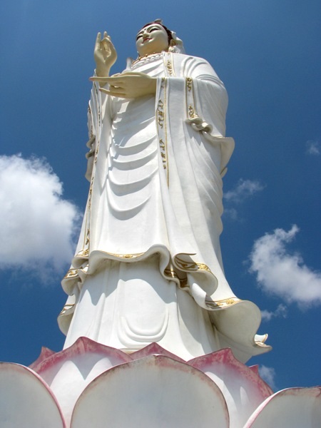 Bức tượng Phật Bà cao nhất ĐBSCL tại chùa Hưng Thiện, huyện Vĩnh Lợi, tỉnh Bạc Liêu.