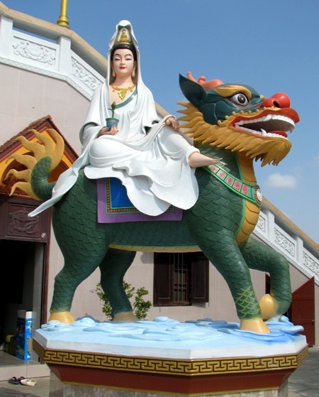 Khám phá ngôi chùa có tượng Phật Bà lớn nhất ĐBSCL - 1