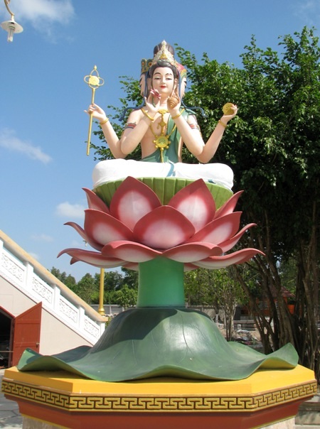 Khám phá ngôi chùa có tượng Phật Bà lớn nhất ĐBSCL - 2