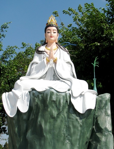 Khám phá ngôi chùa có tượng Phật Bà lớn nhất ĐBSCL - 4