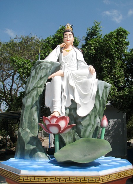 Khám phá ngôi chùa có tượng Phật Bà lớn nhất ĐBSCL - 6