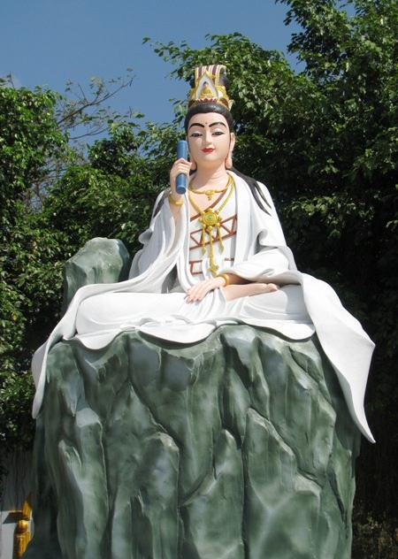 Khám phá ngôi chùa có tượng Phật Bà lớn nhất ĐBSCL - 8