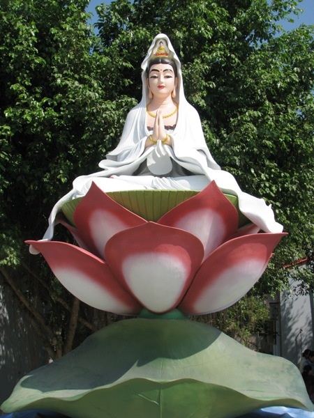 Khám phá ngôi chùa có tượng Phật Bà lớn nhất ĐBSCL - 9