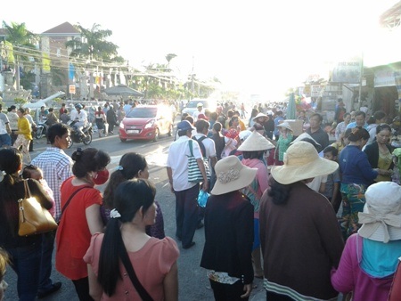 Thánh đường lớn nhất ĐBSCL đón hàng ngàn người về hành hương - 2 Thánh đường lớn nhất ĐBSCL đón hàng ngàn người về hành hương - 2