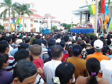 Thánh đường lớn nhất ĐBSCL đón hàng ngàn người về hành hương - 5 Thánh đường lớn nhất ĐBSCL đón hàng ngàn người về hành hương - 5