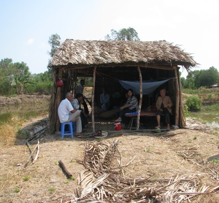 "Bông súng chết, 4 cha con chắc cũng chết theo" - 1