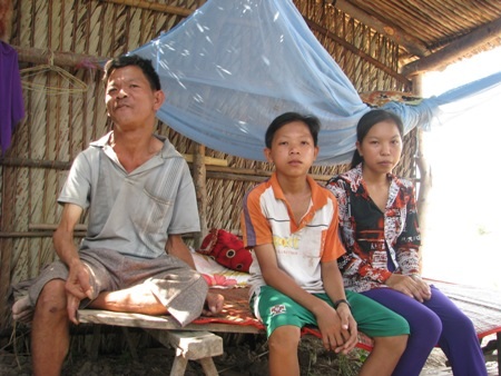 Để gia đình em Nữ vượt qua được cảnh bế tắc, rất mong sự sẻ chia của các tấm lòng hảo tâm.