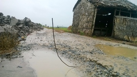 Sóc Trăng: Đường dân sinh chi chít bẫy "chông" sau khi khánh thành vài năm - 3 Sóc Trăng: Đường dân sinh chi chít bẫy "chông" sau khi khánh thành vài năm - 3
