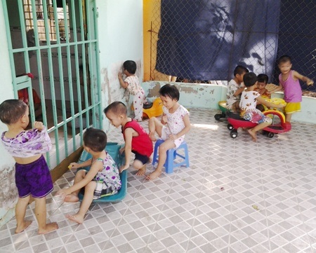 Phát động “Tháng hành động vì trẻ em năm 2016” - 1 Trẻ em bị bỏ rơi đang được nuôi dưỡng tại một cơ sở trên địa bàn thành phố Bạc Liêu. (Ảnh: Huỳnh Hải)