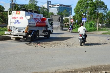Sóc Trăng: Người dân khốn khổ vì xe chở hàng… tra tấn - 1