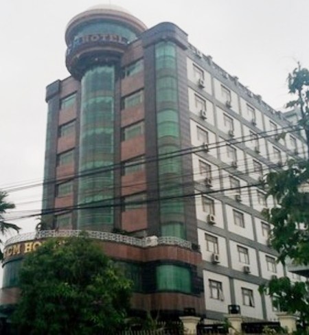Chủ khách sạn lớn nhất Cà Mau mua dâm trẻ vị thành niên bị tuyên 3 năm tù giam - 2 ...là chủ khách sạn Best, được xem là khách sạn lớn nhất Cà Mau hiện nay.