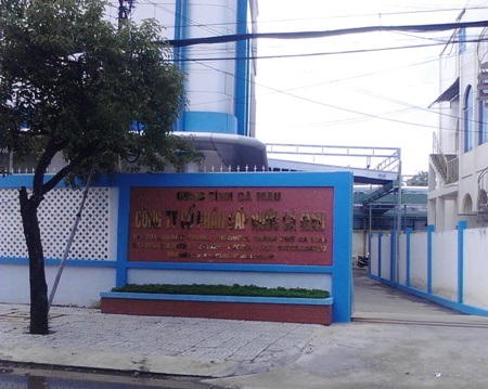 Hơn trăm công nhân viên bức xúc vì bị cho nghỉ việc chỉ trong.... "nháy mắt" - 1 Công ty CP Cấp nước Cà Mau, nơi có hàng loạt công nhân viên vừa bị mất việc một cách hết sức bất ngờ.