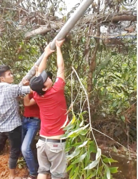 Doanh nghiệp ngang nhiên chiếm đường công cộng: "Định giá thiệt hại tài sản chưa thuyết phục!" - 3 Phía Công ty Hải Lưu bị tố phá hoại cột điện của ông Sỹ chôn ngày 4/10/2015.