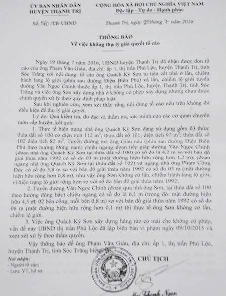 Chủ tịch huyện ra Thông báo không giải quyết đơn tố cáo của người dân vì cho rằng, ông Sơn không lấn, chiếm hành lang lộ giới.
