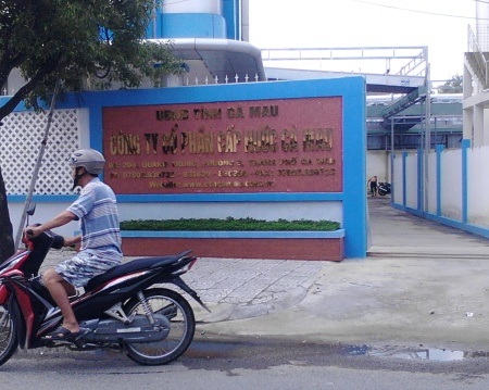 Hơn trăm công nhân mất việc trong "nháy mắt": Kiến nghị xử lý nhiều người liên quan! - 1 Cty Cấp Nước Cà Mau, nơi có hơn trăm trường hợp người lao động vừa bị mất việc dẫn đến gây bức xúc.