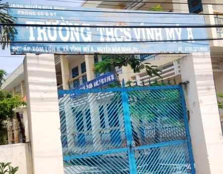 Phó hiệu trưởng nhiều sai phạm, cuối năm vẫn được đề nghị Lao động tiên tiến - 4 Trường THCS Vĩnh Mỹ A, nơi ông Phan Thanh Tài- Phó hiệu trưởng bị tố có nhiều sai phạm nhưng vẫn không được xử lý mà còn được giao điều hành trường đã gây bất bình trong dư luận giáo viên.