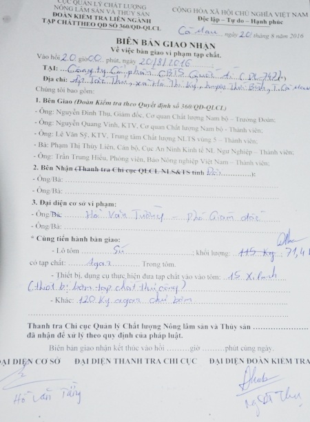 Biên bản làm việc và bàn giao tang vật do chính ông Hồ Văn Tường- Phó Giám đốc Cty Quốc Ái ký nhận. (Ảnh: CTV)