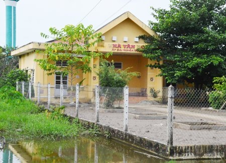 Một số nhà văn hóa ở huyện Mỹ Xuyên luôn cửa đóng then cài