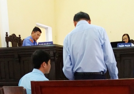 Trụ sở tiền tỷ xây xong bỏ hoang: Hoãn tòa vì đại diện UBND TX Vĩnh Châu... "bí" câu trả lời! - 1 Đại diện lãnh đạo UBND thị xã Vĩnh Châu tại phiên tòa phúc thẩm đã không trả lời được những câu hỏi mang tính pháp lý của phía nguyên đơn đưa ra nên HĐXX đã phải hoãn để xác minh thêm chứng cứ.