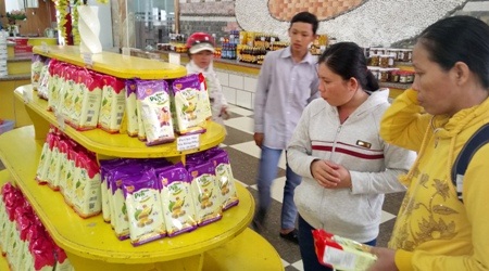 
Bánh Pía được nhiều du khách lựa chọn mua làm quà mỗi khi về Sóc Trăng.
