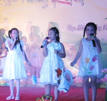 Trẻ em hào hứng hát múa đón Tết Trung thu - 1
