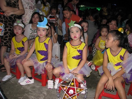 Trẻ em hào hứng hát múa đón Tết Trung thu - 3