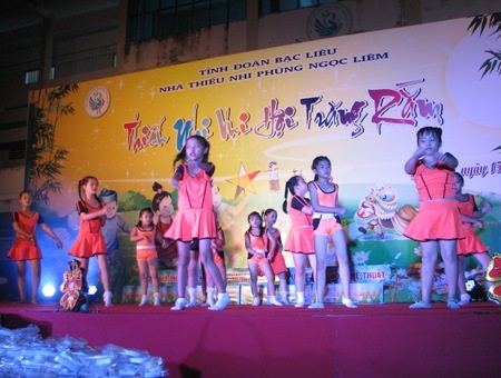 Sôi nổi với màn nhảy aerobic đón Trung thu.