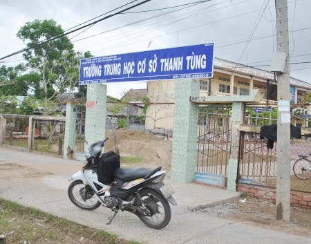 Trường THCS Thanh Tùng, nơi có cổng sau dành riêng cho gia đình ông hiệu trưởng.