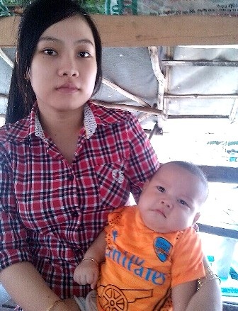 Bé sơ sinh khát sữa trong cảnh cha cụt chân tay vì bỏng điện - 3
Cha mẹ nằm viện, bé trai sơ sinh phải sống trong đói khát