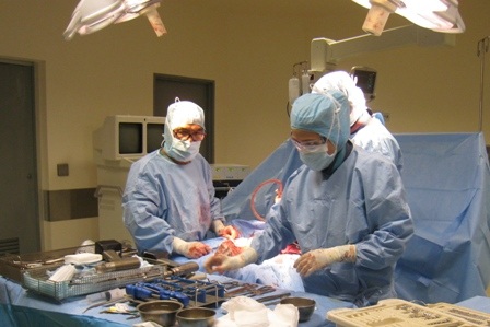 Hội chẩn quốc tế, phẫu thuật cứu đôi chân dị tật hiếm gặp - 2