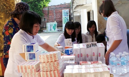 Các công ty dược với mức lương cao đã thâu tóm rất nhiều dược sĩ, bác sĩ tốt nghiệp loại khá, giỏi