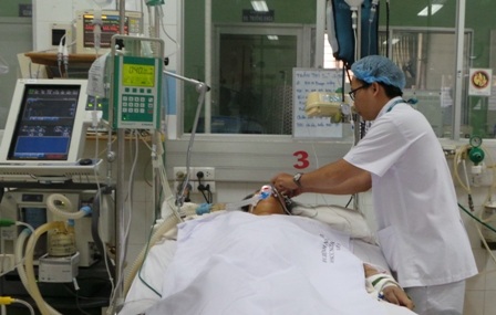 BS khuyến cáo người bệnh nên đi khám để kịp thời phát hiện bệnh ngay từ những ngày đầu bị sốt