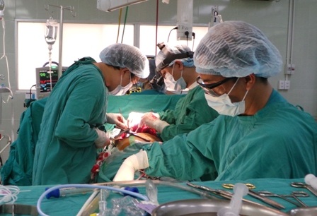 Một cuộc mổ cấp cứu cho bệnh nhân tim mạch tại bệnh viện Chợ Rẫy