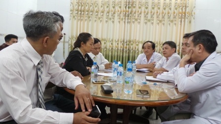 Kết thúc buổi làm việc giữa hai bên, gia đình sẽ chuẩn bị các nội dung để hòa giải hoặc khởi kiện