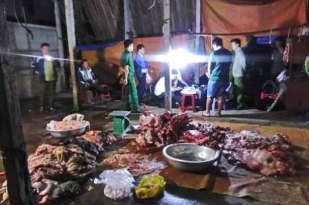 Báo động tình trạng tẩm hóa chất “hô biến” thịt heo thành thịt rừng - 3 Cơ quan chức năng kiểm tra, phát hiện một cơ sở giết mổ heo trái phép, không rõ nguồn gốc
