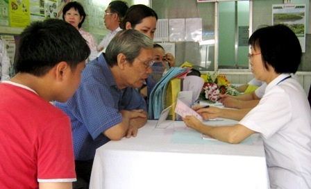 Bệnh nhân tại phòng khám bác sĩ gia đình tại phường 10, quận 10