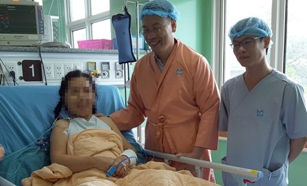 Nặng ngực, khó thở, phát hiện mảnh đạn nằm trong tim 45 năm - 2
Sau hơn 3 tiếng nội soi, bác sĩ đã gắp dị vật, can thiệp thành công bệnh hở van 3 lá