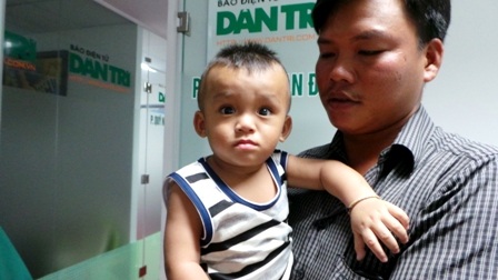 Vợ mất, anh Tấn sống cảnh gà trống nuôi con, nợ nần chồng chất